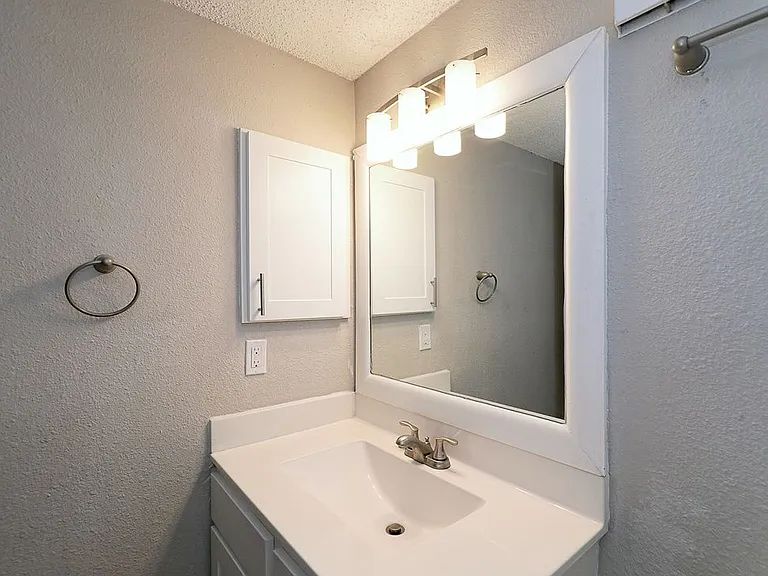 City Crest Apartments — Photo 49