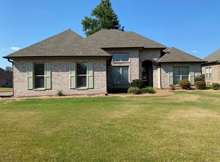 7 Brookwood Dr, Jackson, TN 38305