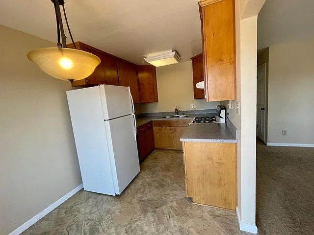 1083 W L St — Photo 15