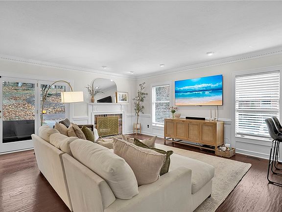 5th image of 2461 Wedgewood Dr