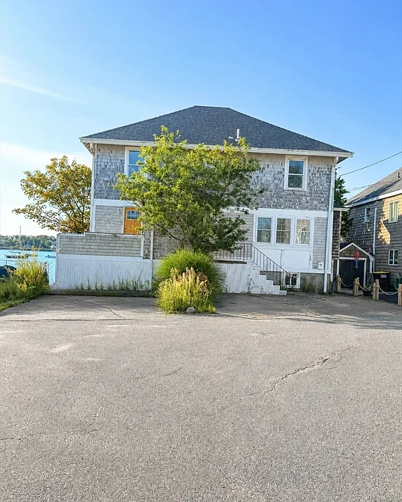 31 Hampton Cir #1