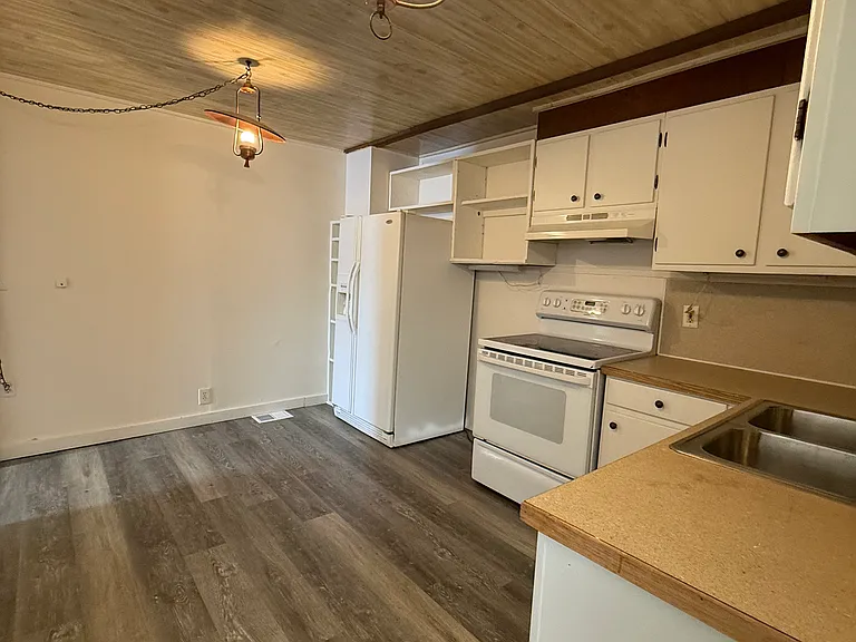 520 N Water St — Photo 28