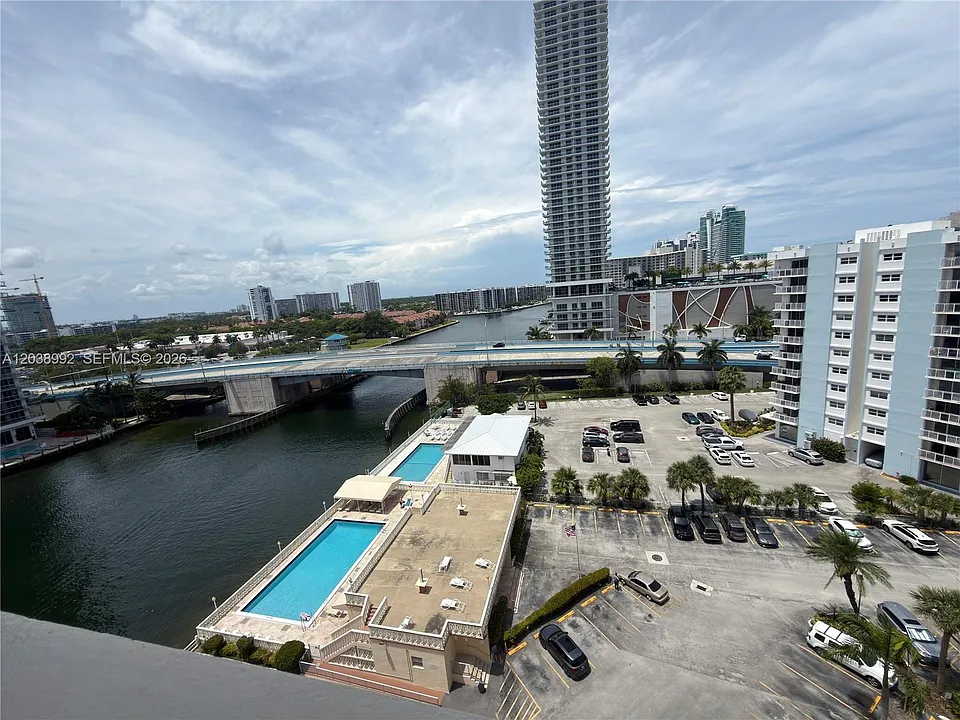 1817 S Ocean Dr #18