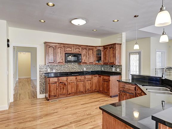 5th image of 2019 Woodcliff Dr