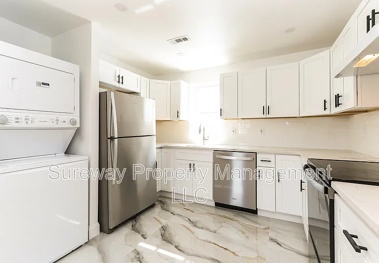 300 Monroe Ave #B — Photo 6