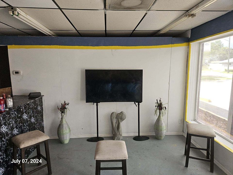 4502 NW 6th Street Lobby Area