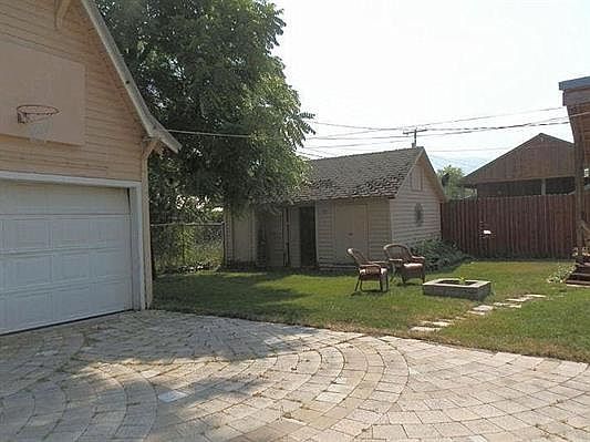 3rd image of 609 W Clay Ave