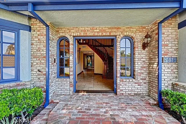 4 bed, 3.5 bath, 4683 sqft, $11,700 — Photo 3