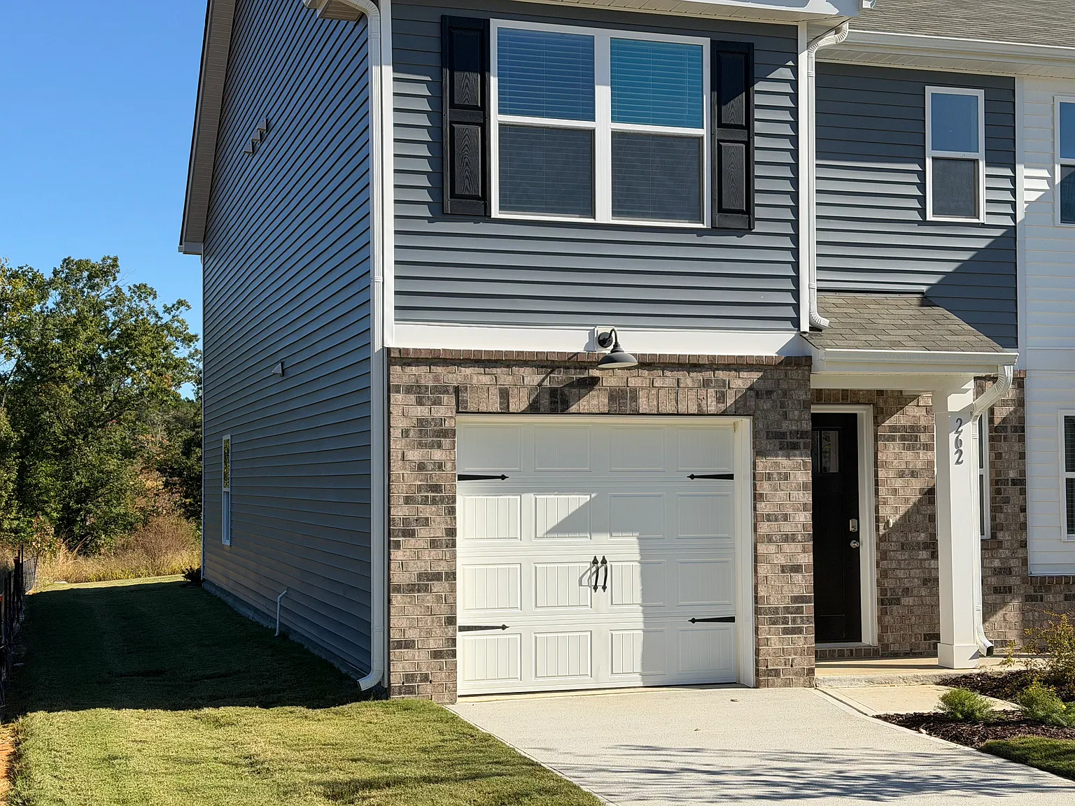 3 bed, 2.5 bath, 1418 sqft, $1,800 — Photo 2