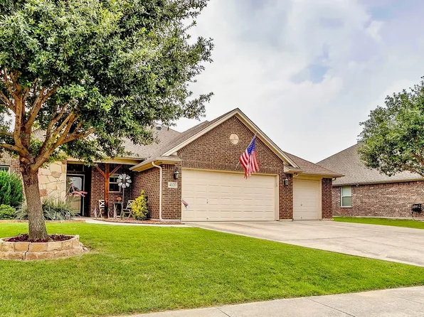 4020 Palomino Dr, Benbrook, TX 76116