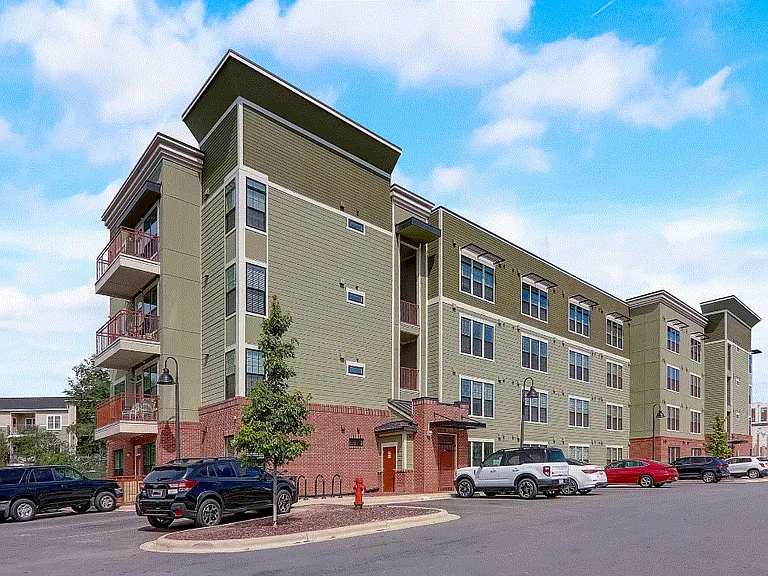 360 Hilliard Apartments — Photo 16
