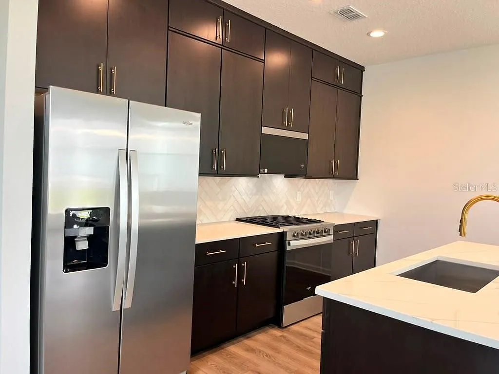 4 bed, 3.0 bath, 2142 sqft, $3,100 — Photo 2