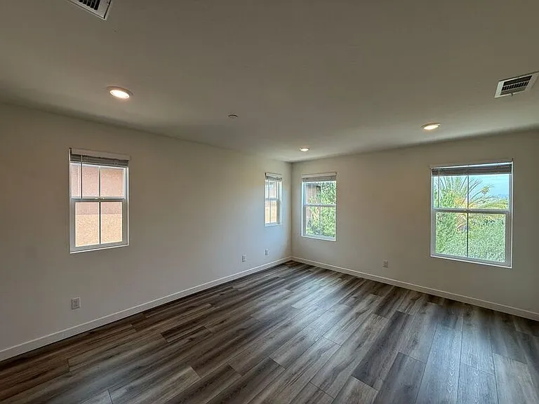 24159 Verin St — Photo 10