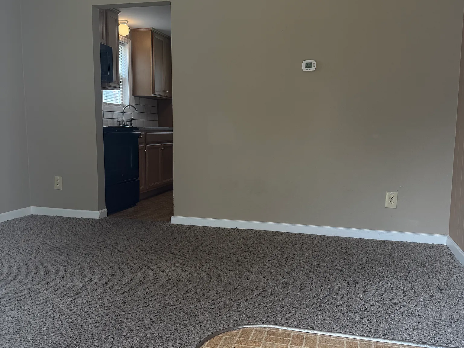 2 bed, 900 sqft, $995 — Photo 2