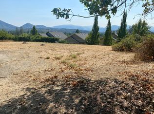 1113 NW E St, Grants Pass, OR 97526