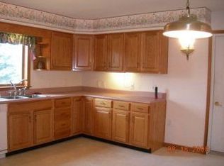 335 Towpath Ln, Pine Grove, PA 17963