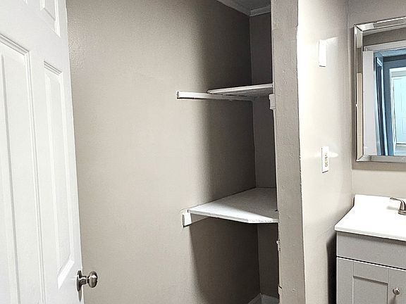 2nd image of 534 Cranbrook St