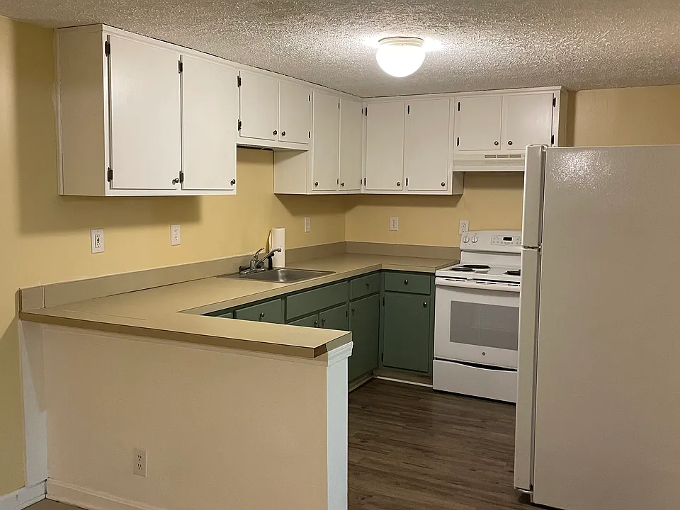 2223 Heather Ln #10