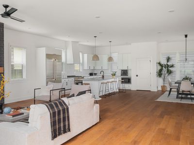 1600 Green Hills Dr, Nashville, TN, 37215