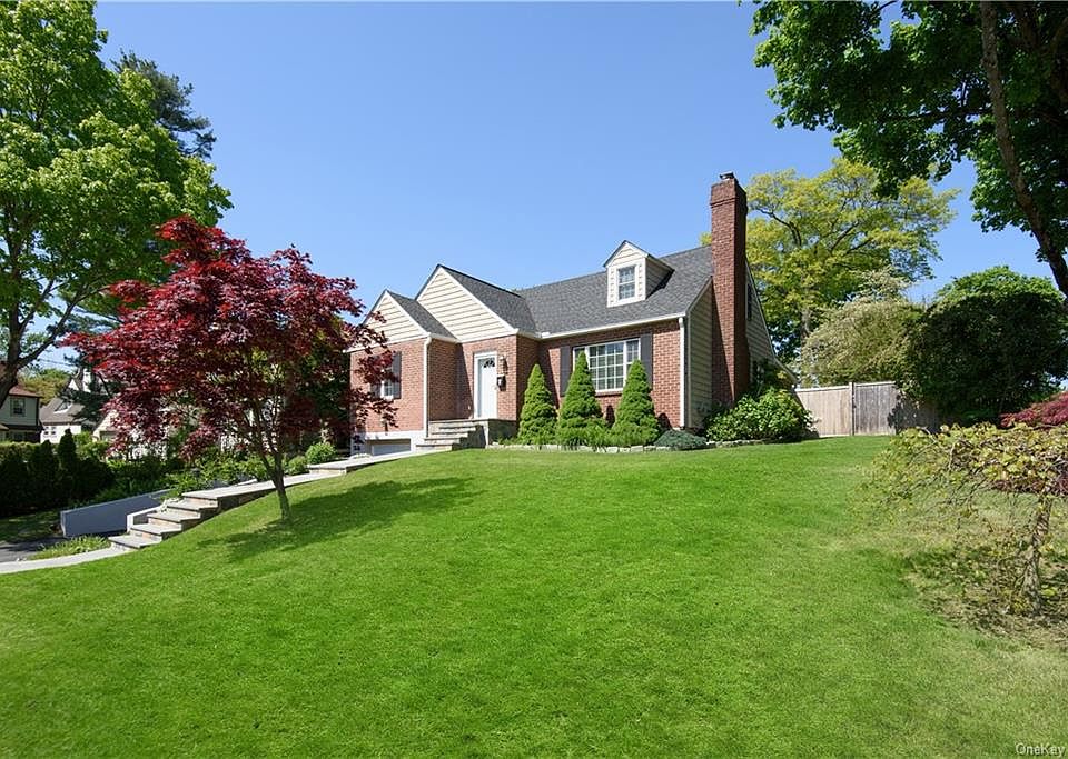 1st image of 10 Brentwood Ave