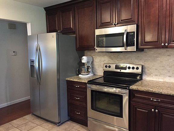 4th image of 53 Clover Ct