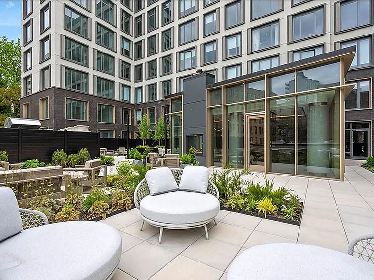 210 Clarkson Ave #405 — Photo 8