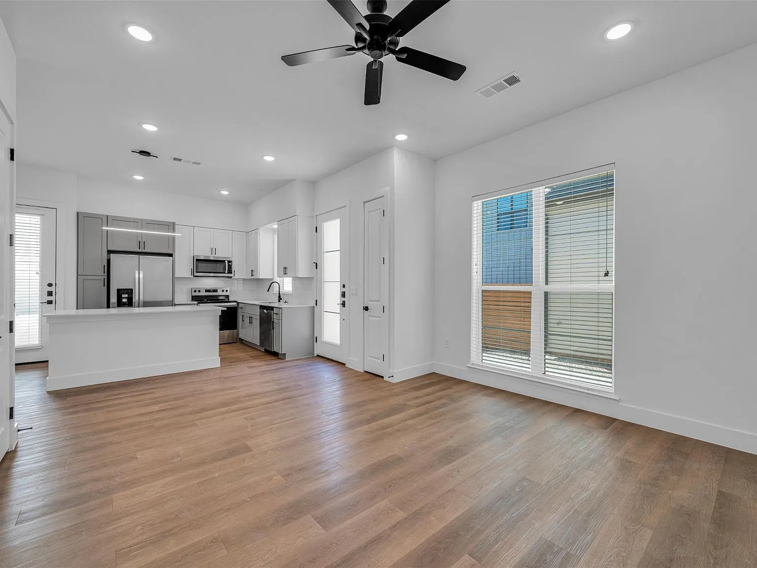 2 bed, 2.0 bath, 1007 sqft, $1,850 — Photo 4