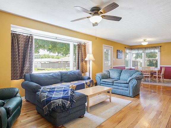 5th image of 810 W 10th St