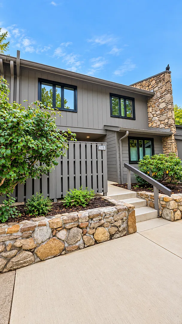 Spacious Townhouse- Crowfields- 55+ Community — Photo 3
