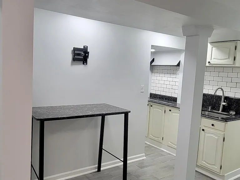 1316 S Millard Ave #B — Photo 7