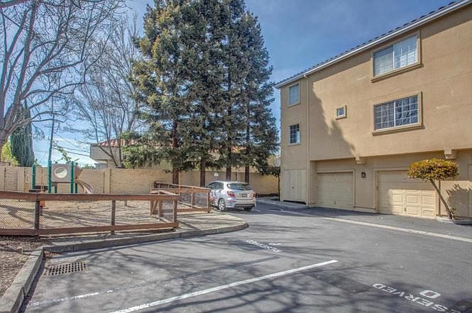 2nd image of 103 Sunnyhills Ct