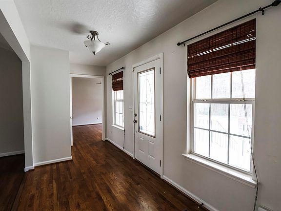 3rd image of 1508 Ryleigh Way SW