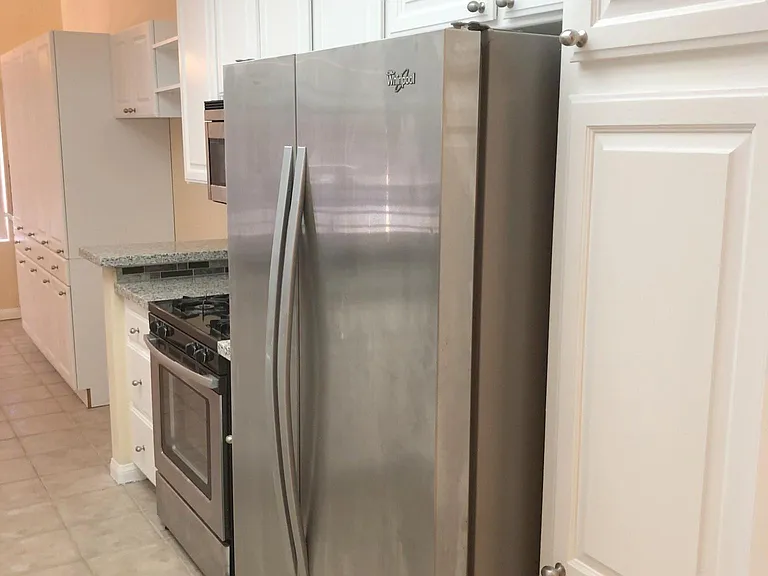 Ample Kitchen Cabinet Space