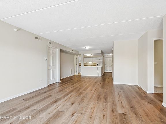 5th image of 6815 N Milwaukee Ave APT 301