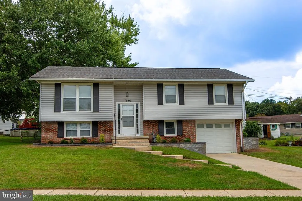 3 bed, 2.0 bath, 1977 sqft, $2,950 — Photo 1