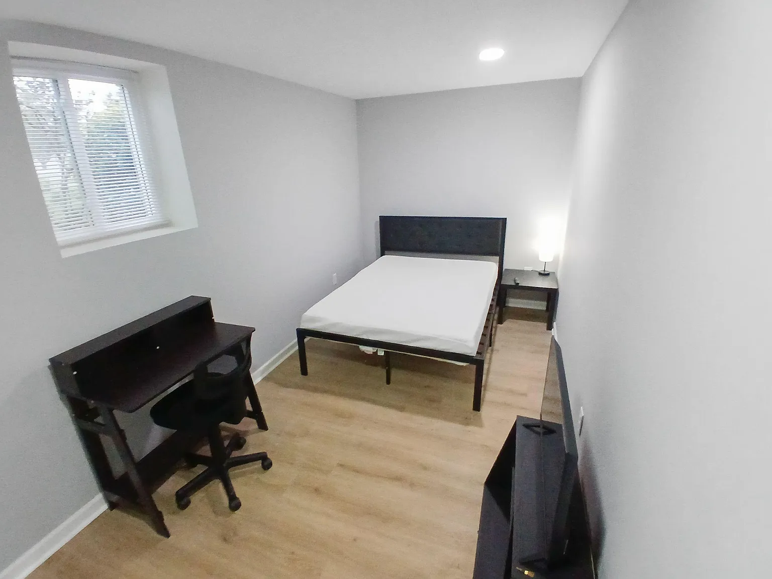 4 bed, 2.0 bath, 1920 sqft, $966 — Photo 3