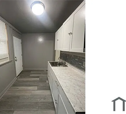 2514 E Madison St — Photo 12