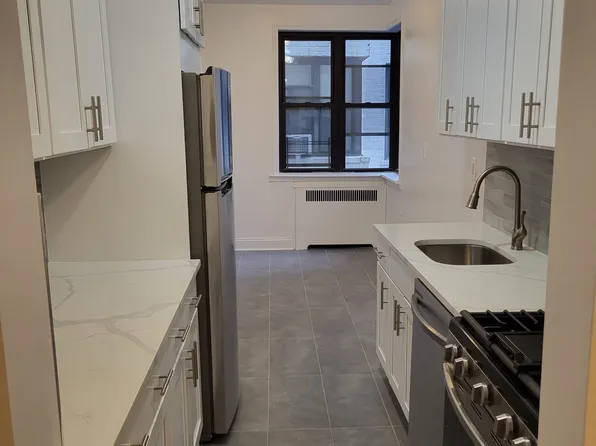 83-44 Lefferts Boulevard image 1 of 6