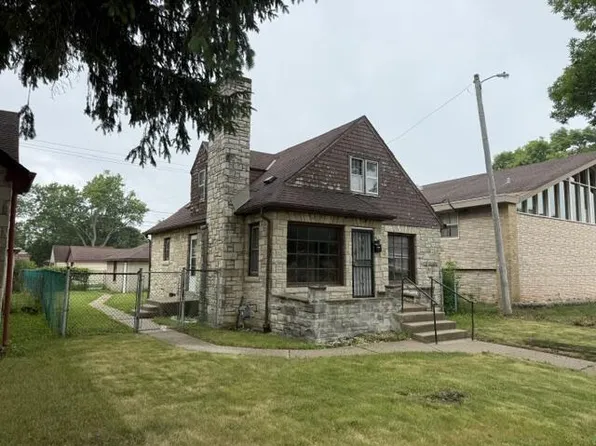 2421 W Hampton AVENUE, Milwaukee, WI 53209
