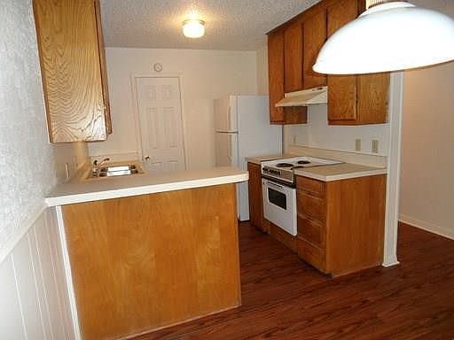 2nd image of 4713 Diaz Ave