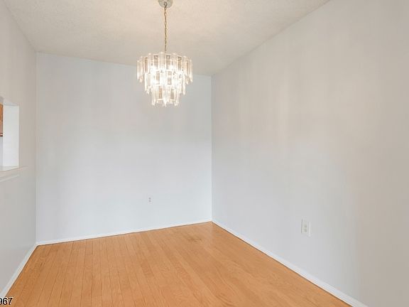 4th image of 150 Woodward Ln