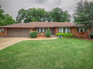 1811 Dorchester Dr, Nichols Hills, OK 73120