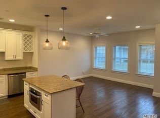 31 Della Dr, West Babylon, NY 11704