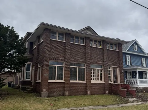 Rush St Townhouse, 219 W Rush St, Kendallville, IN 46755