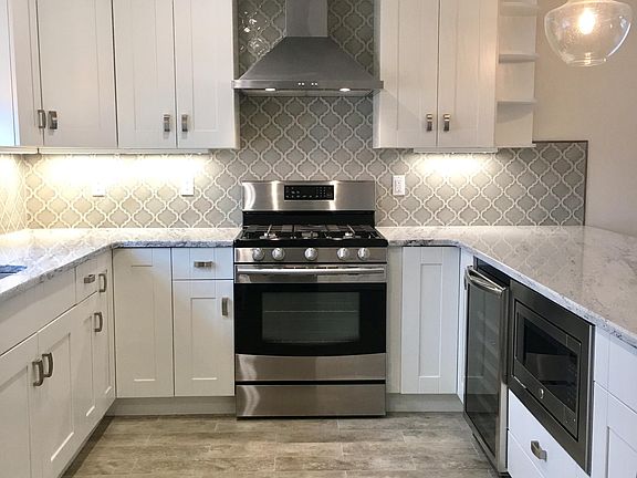 Chef's Open format kitchen with breakfast bar