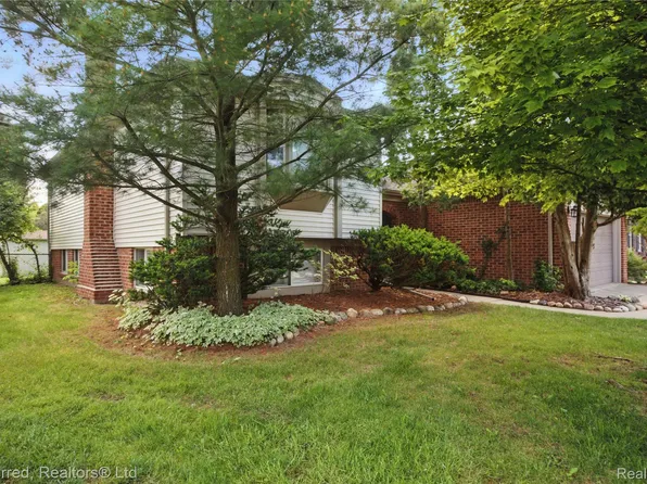 8530 Elmhurst St, Canton, MI 48187