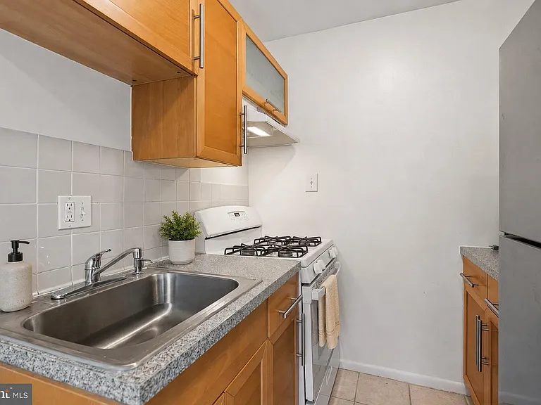 630 11th St NE #203 — Photo 4