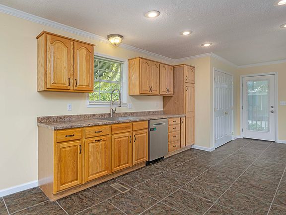 3rd image of 418 Haywood Ln