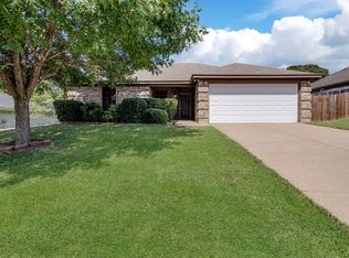 636 Ozark Ave, Burleson, TX 76028
