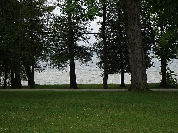 3rd image of Lakeside Ave